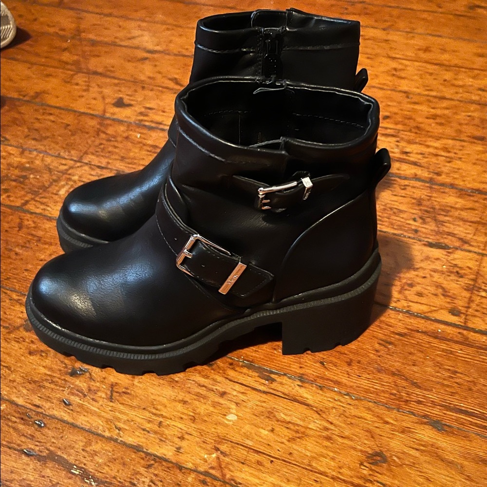 Women’s Boots Size 7